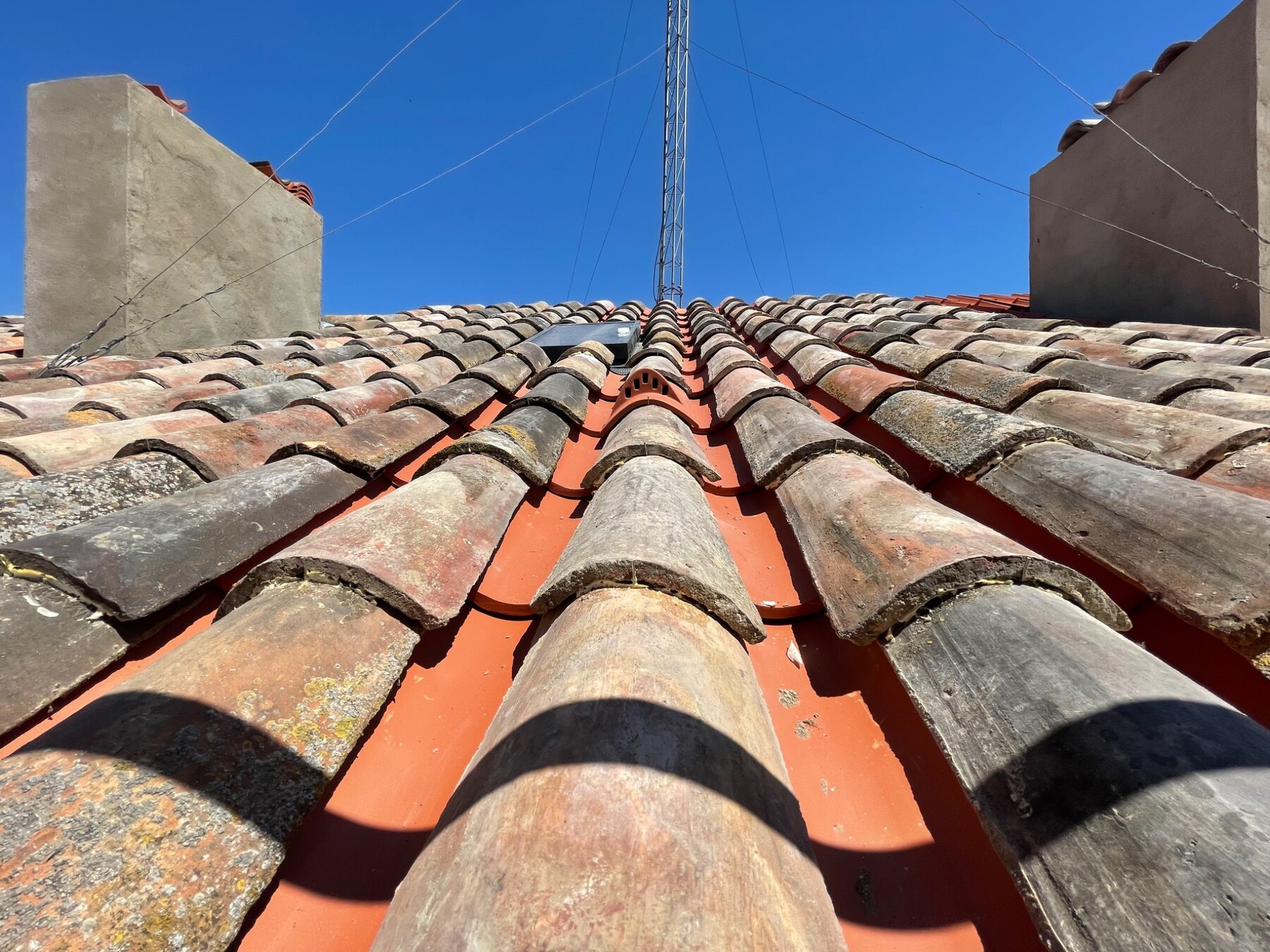 Detalle del sistema en seco de una cubierta del casco histórico de Zaragoza